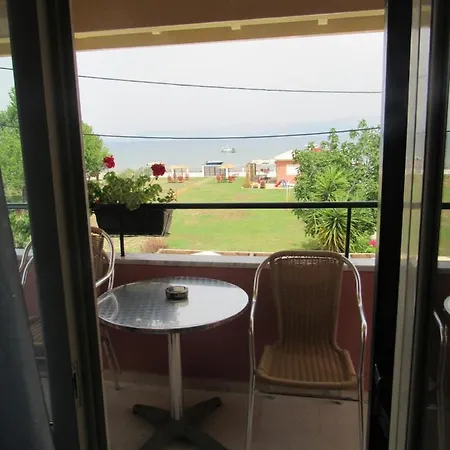 Biscoutsis & カボス