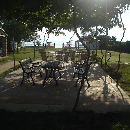 Biscoutsis & カボス