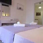 Biscoutsis & 3* Kávos