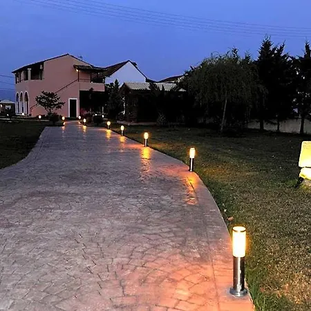 Biscoutsis & Lejlighedshotel Kávos