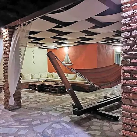 Biscoutsis & Lejlighedshotel Kávos