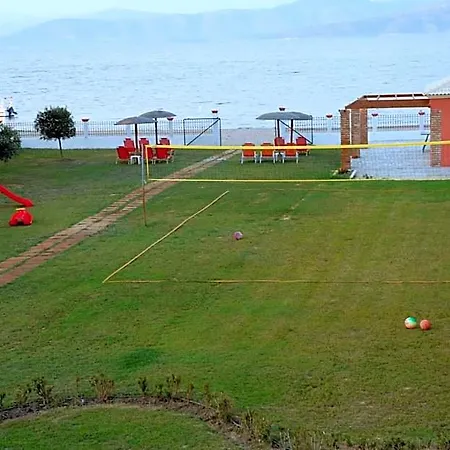 Biscoutsis & 3* Kávos