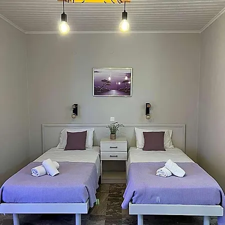 Biscoutsis & شقة فندقية 3*