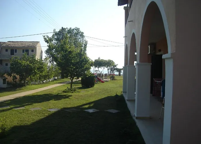 Biscoutsis & 公寓式酒店 3*